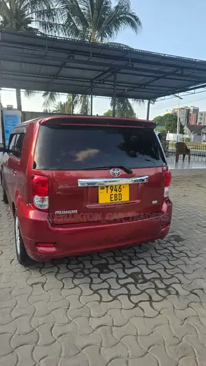 Toyota Corolla Rumion 2010 Red