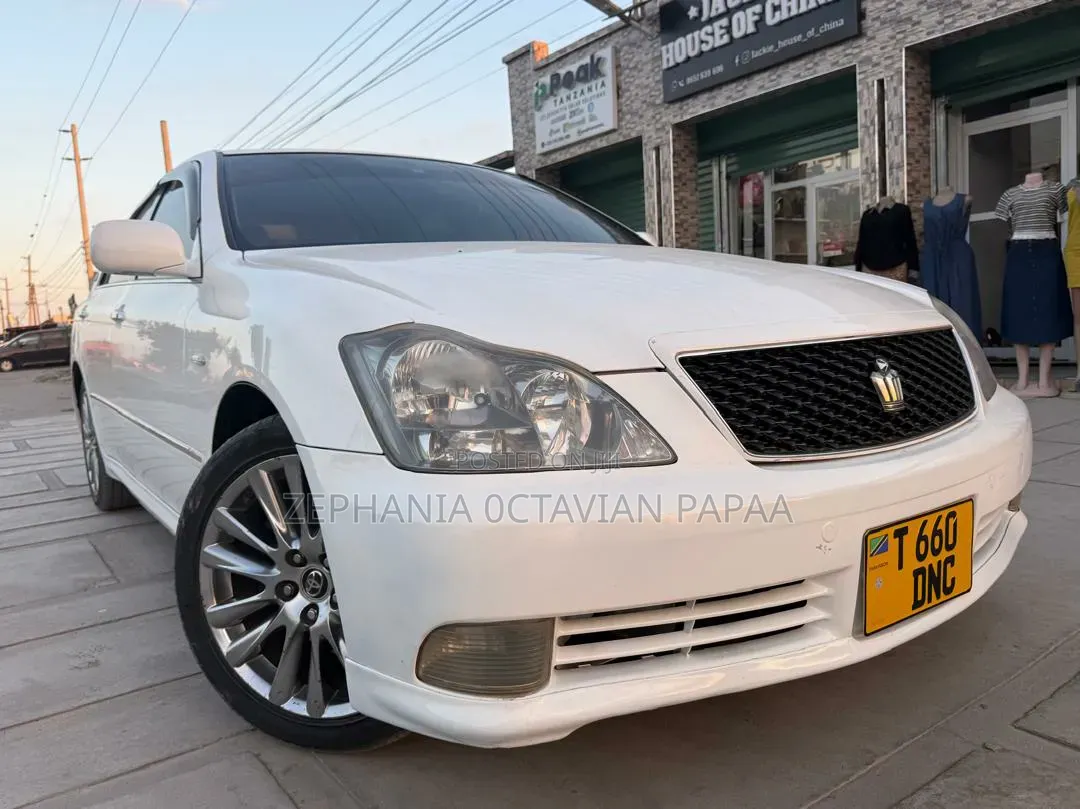 Toyota Crown 2004 White