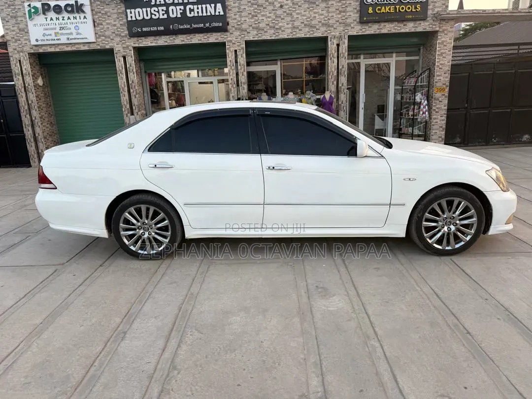 Toyota Crown 2004 White