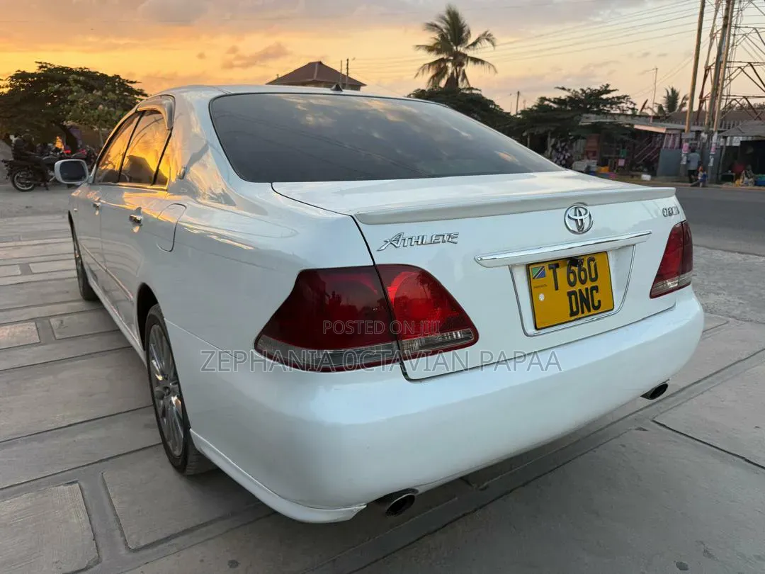 Toyota Crown 2004 White