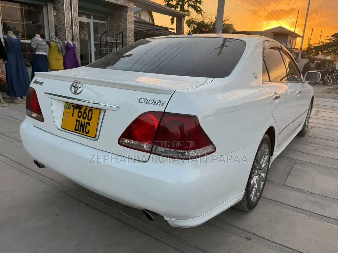 Toyota Crown 2004 White
