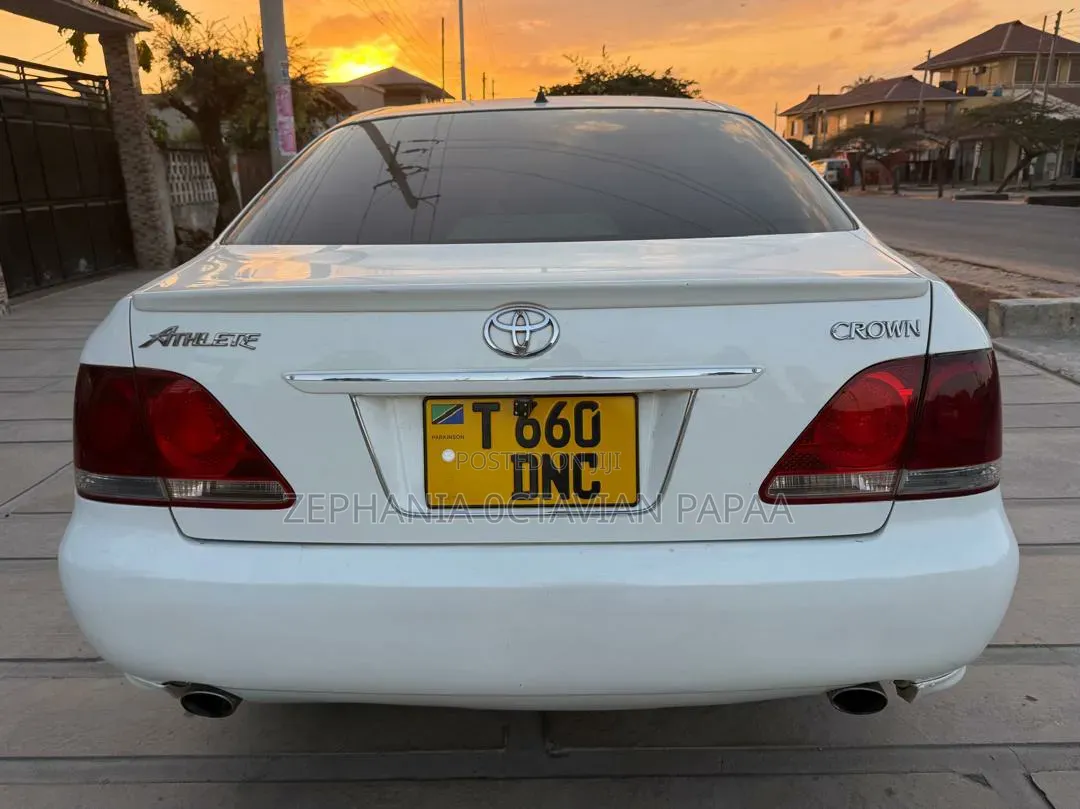 Toyota Crown 2004 White