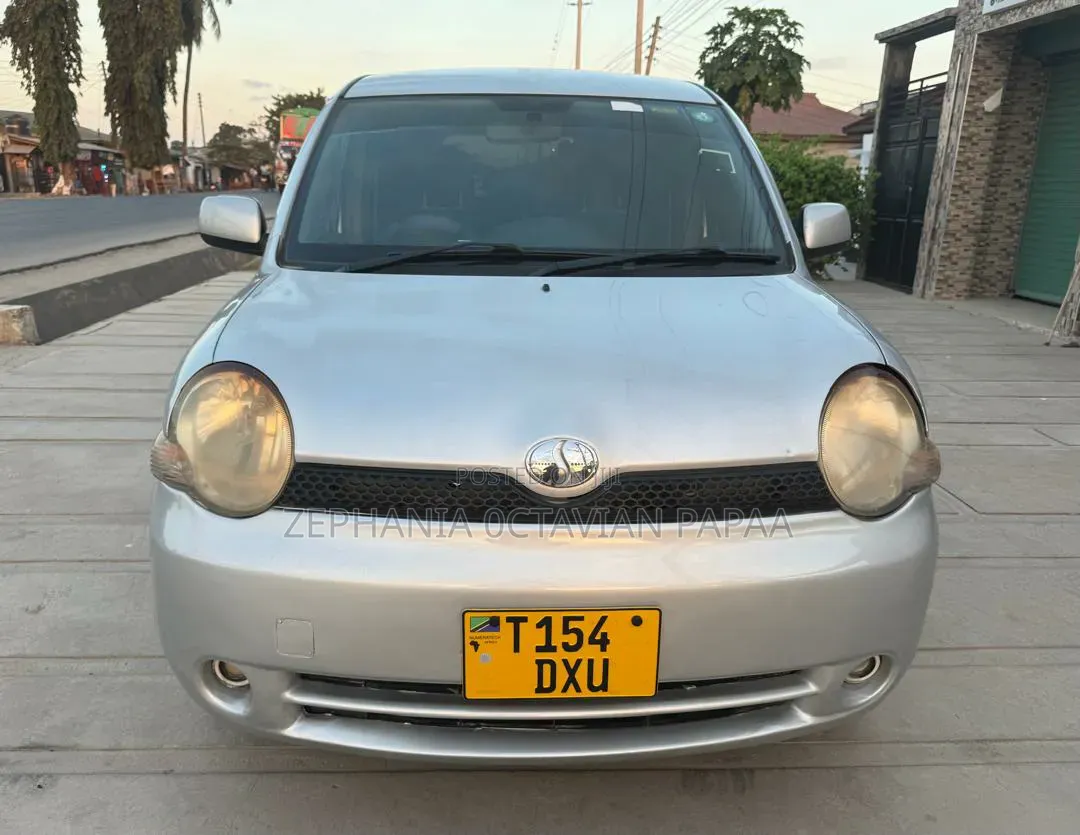 Toyota Sienta 2004 Silver