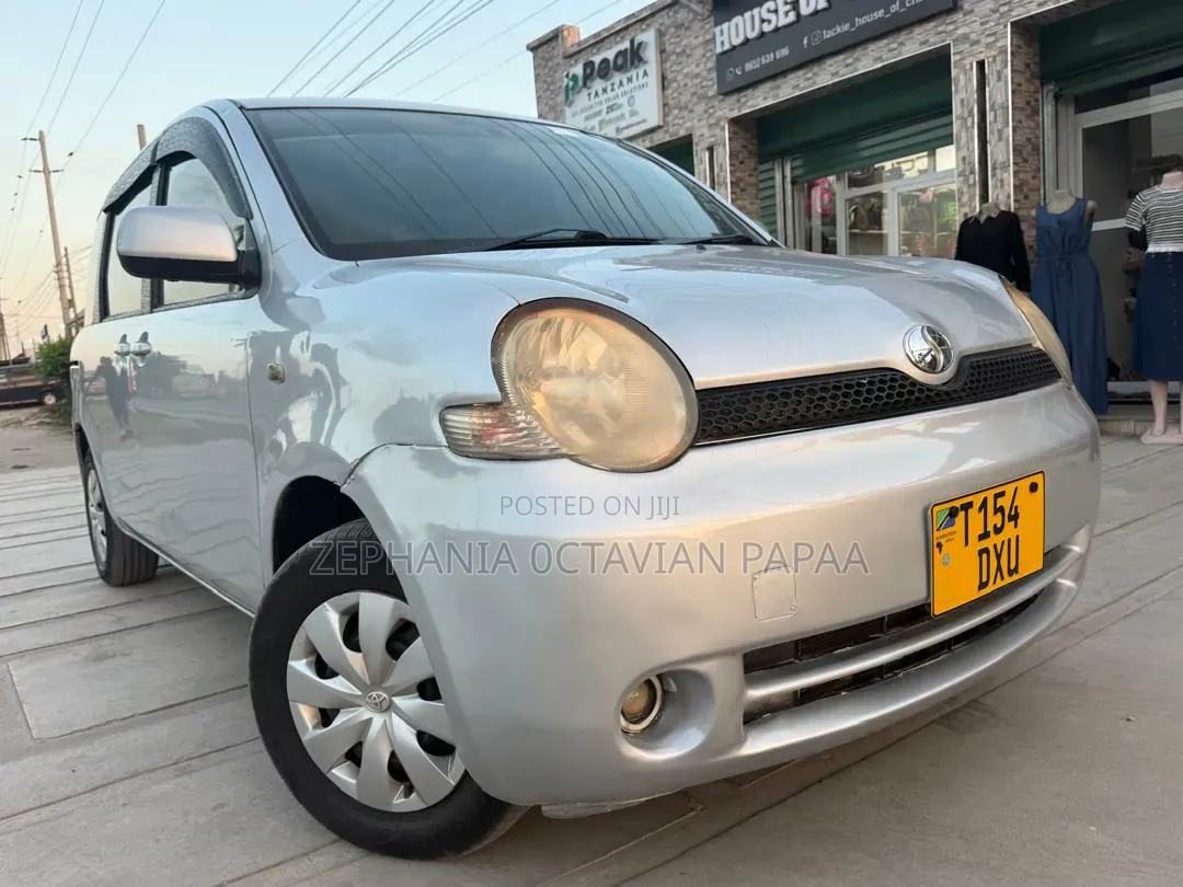 Toyota Sienta 2004 Silver