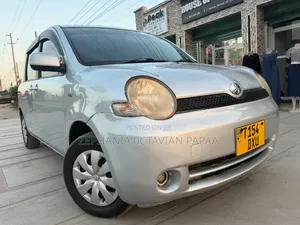 Toyota Sienta 2004 Silver