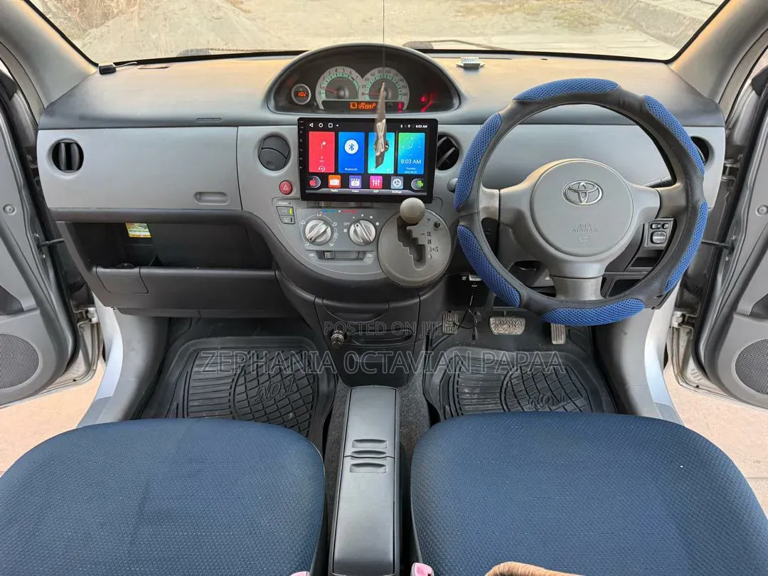Toyota Sienta 2004 Silver