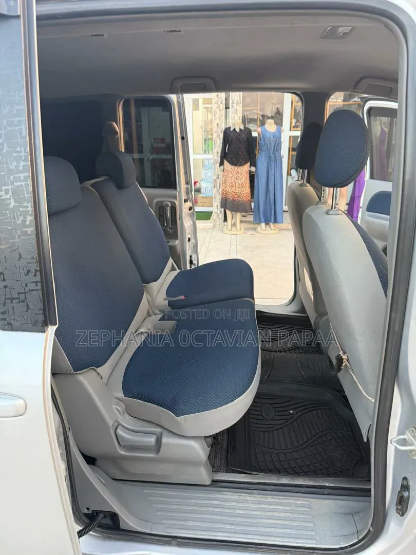 Toyota Sienta 2004 Silver