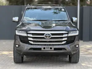 Toyota Land Cruiser LC300 2024 Gray