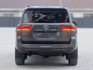 Toyota Land Cruiser LC300 2024 Gray