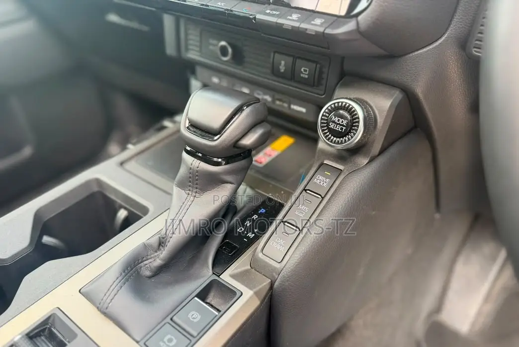 Toyota Land Cruiser Prado 2024 White