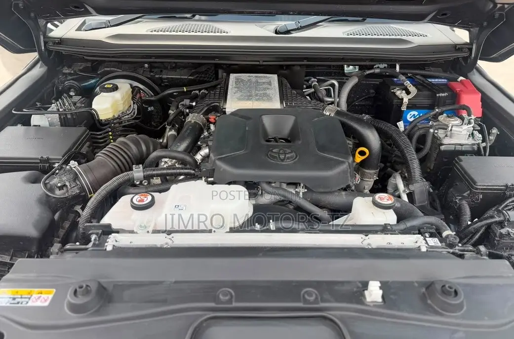 Toyota Land Cruiser Prado 2024 White