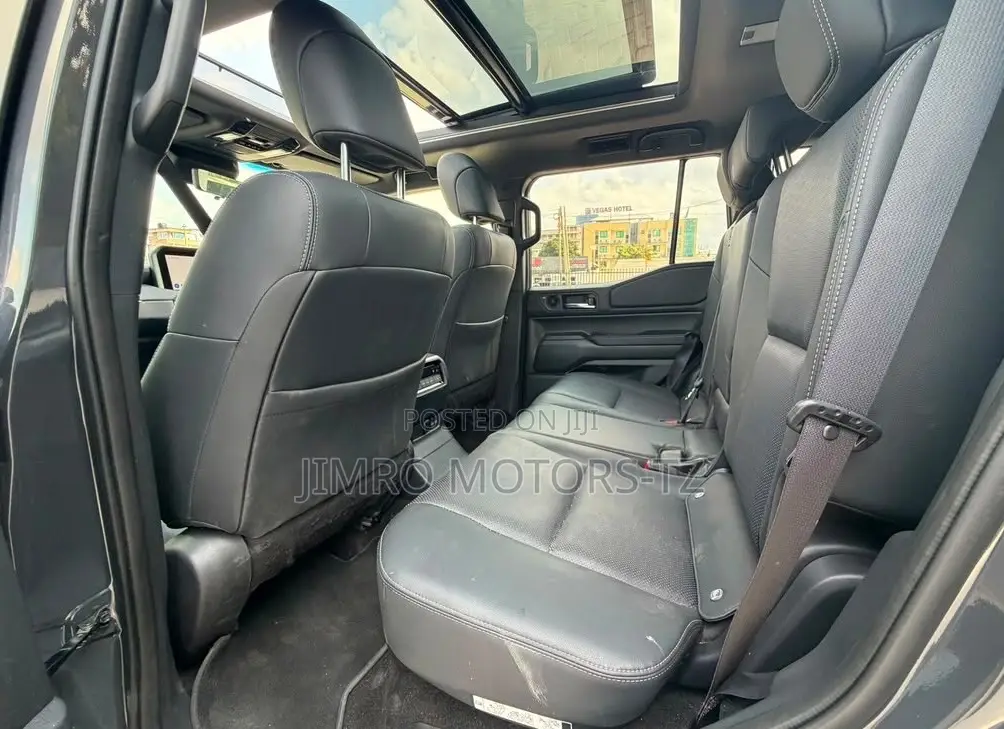 Toyota Land Cruiser Prado 2024 White