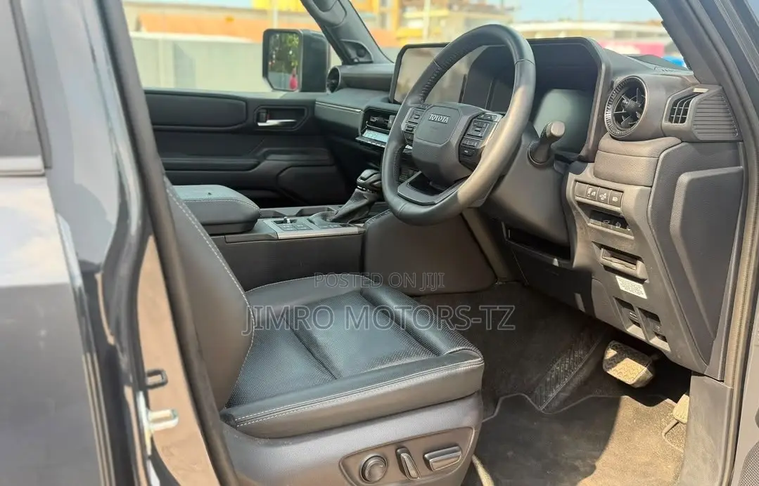 Toyota Land Cruiser Prado 2024 White