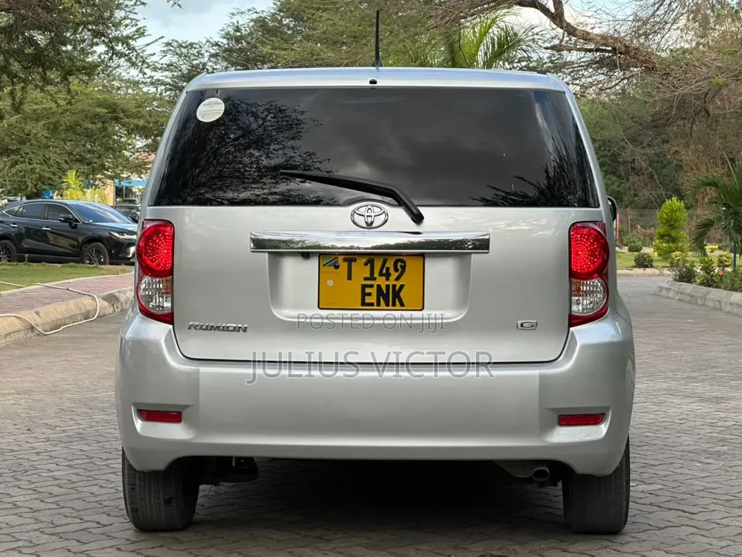 Toyota Corolla Rumion 2009 Silver