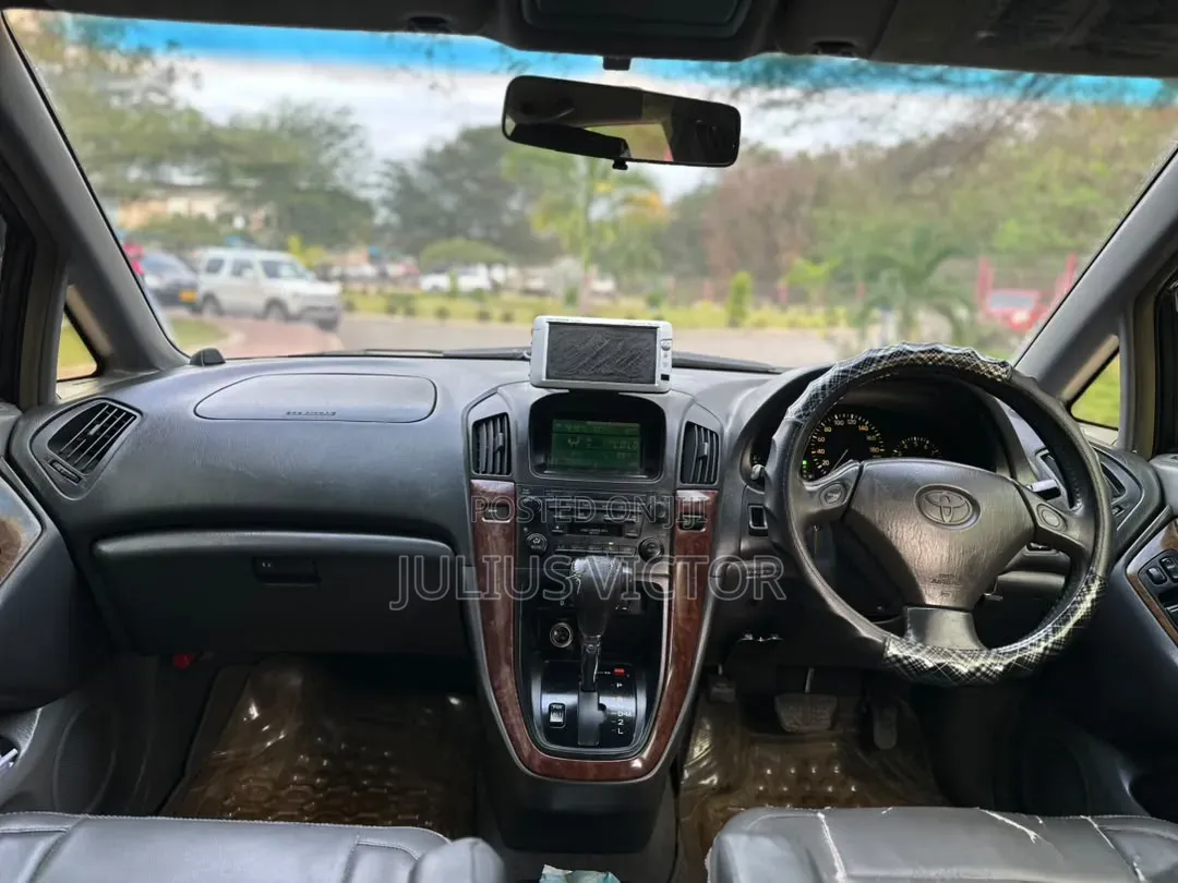 Toyota Harrier 2001 Silver