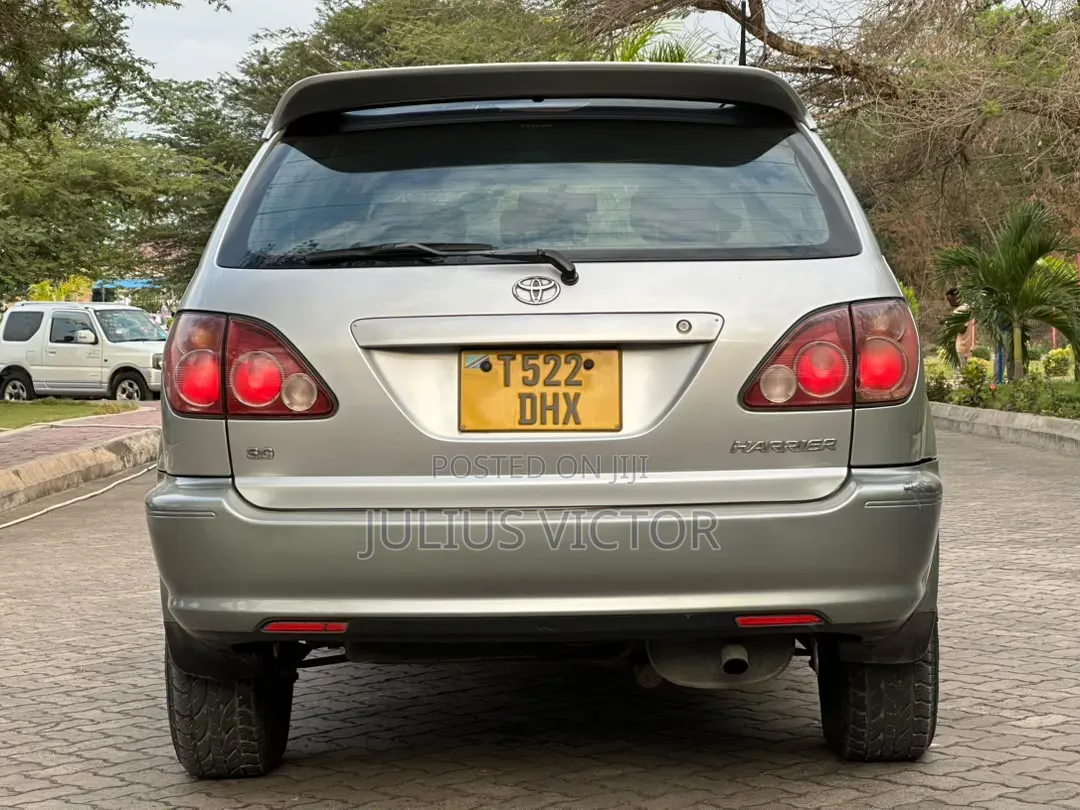 Toyota Harrier 2001 Silver