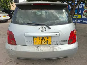 Toyota IST 2005 Silver