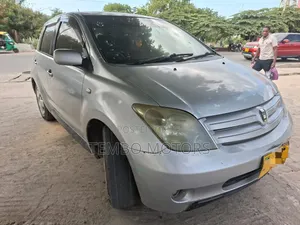 Toyota IST 2005 Silver