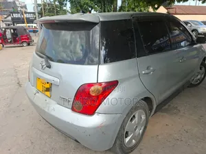 Toyota IST 2005 Silver