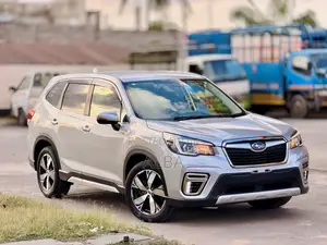 Subaru Forester Premium AWD 2020 Silver