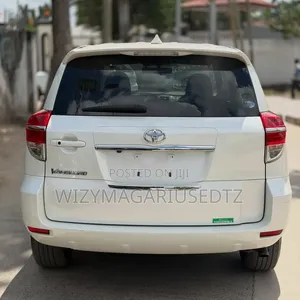 Toyota Vanguard 2011 Off white