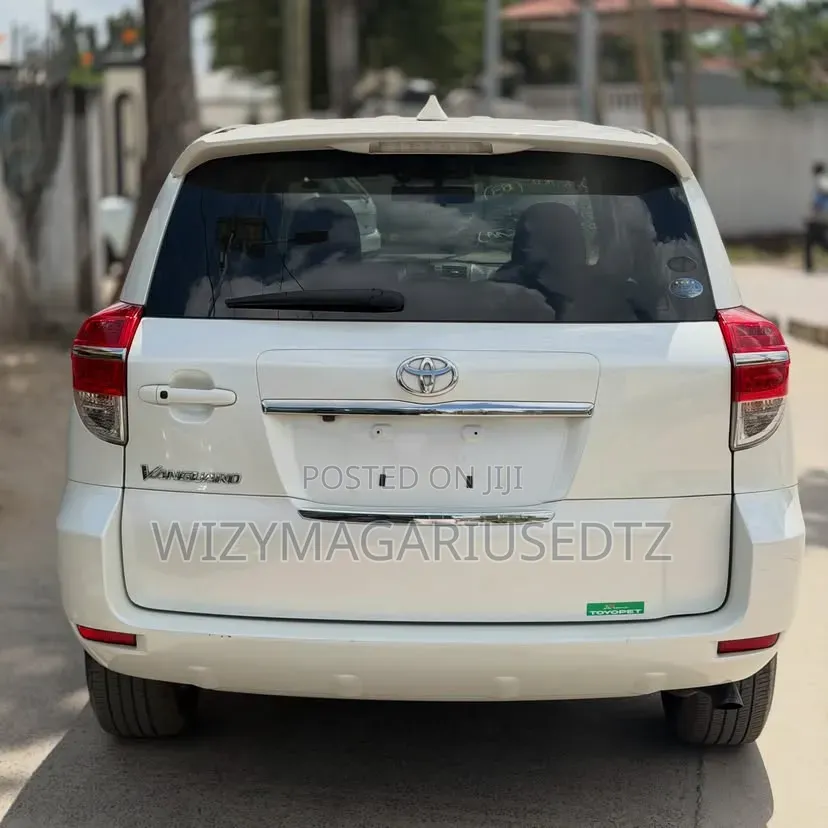 Toyota Vanguard 2011 Off white