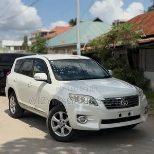 Toyota Vanguard 2011 Off white
