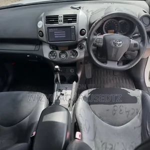 Toyota Vanguard 2011 Off white