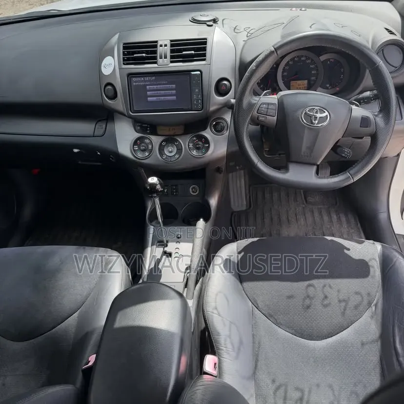 Toyota Vanguard 2011 Off white