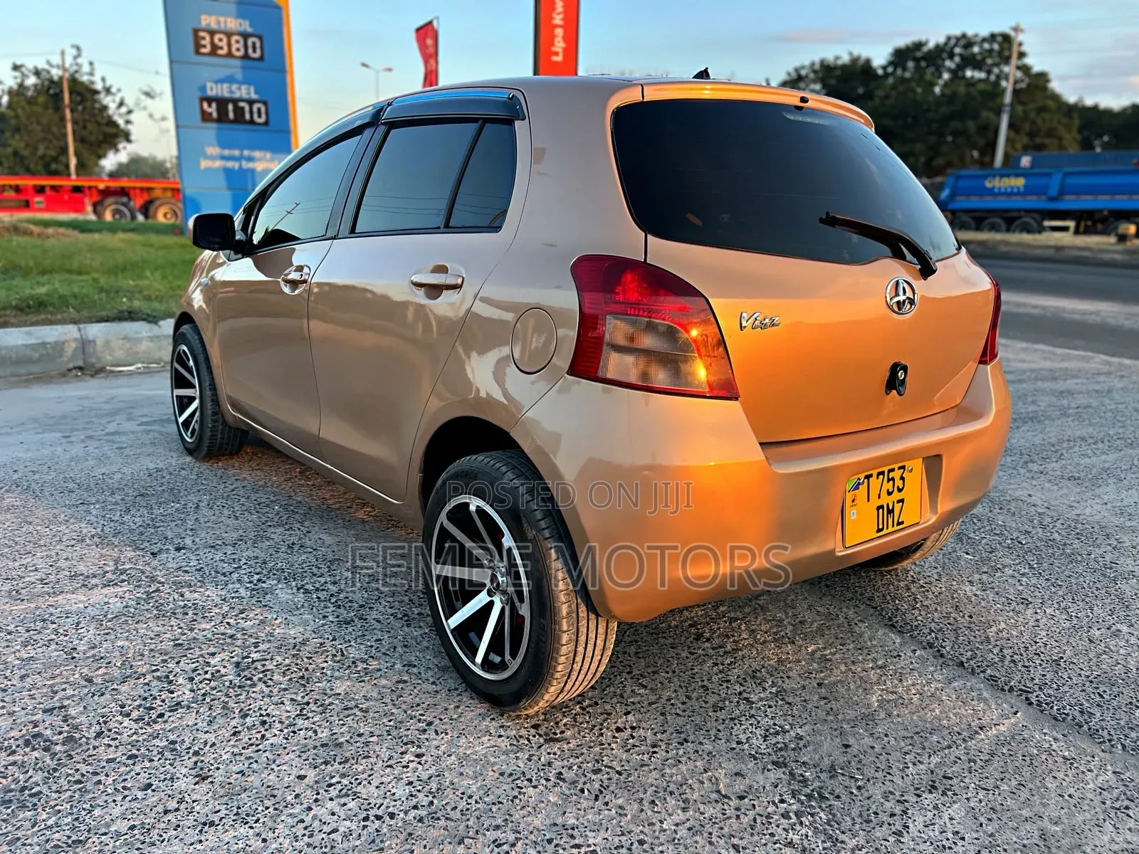 Toyota Vitz 2006 Gold