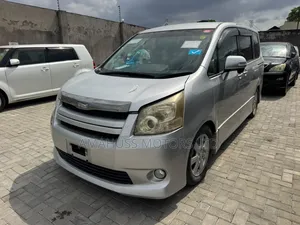 Toyota Noah 2008 Silver