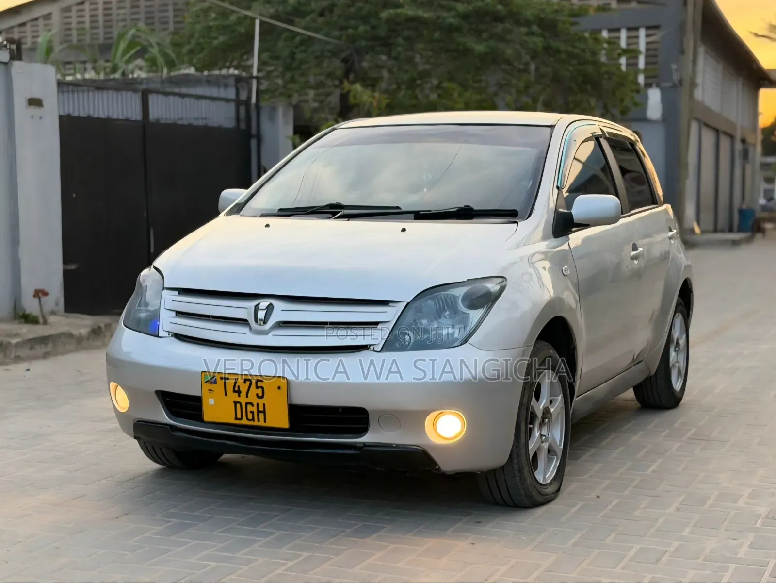 Toyota IST 2004