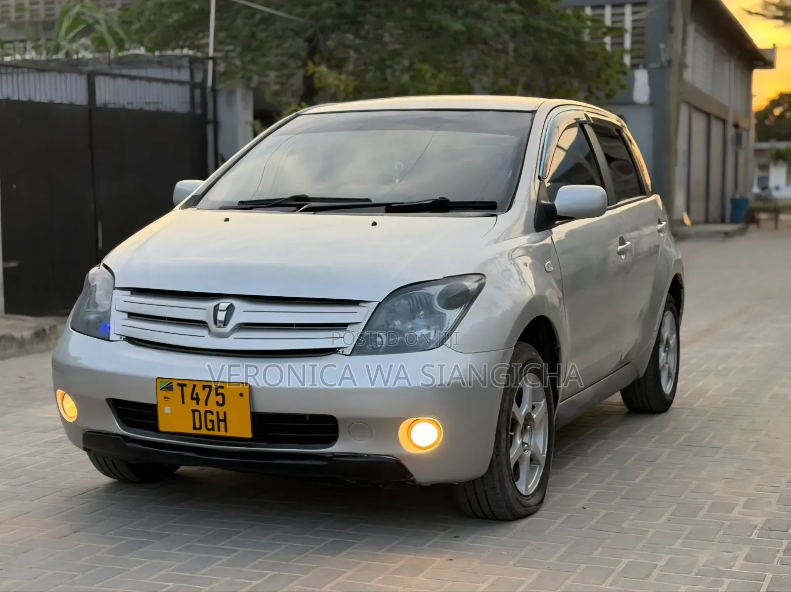 Toyota IST 2004