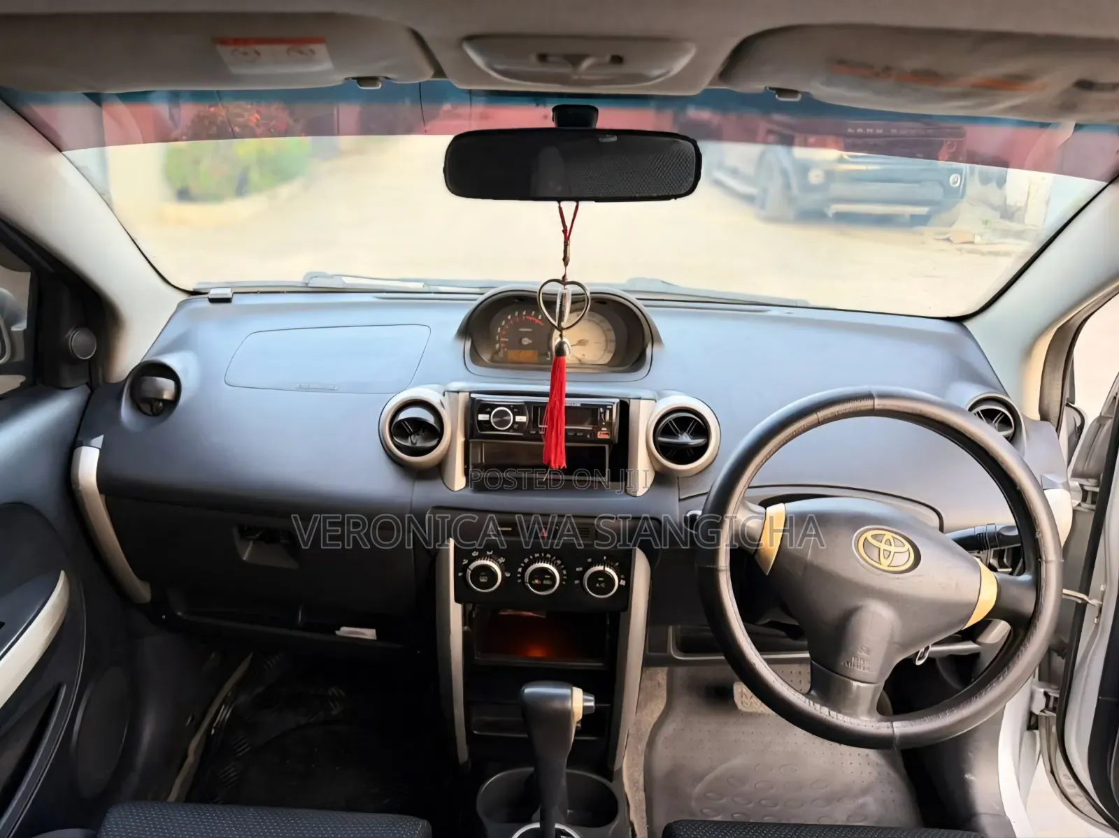 Toyota IST 2004