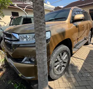 Toyota Land Cruiser 2010 Gold