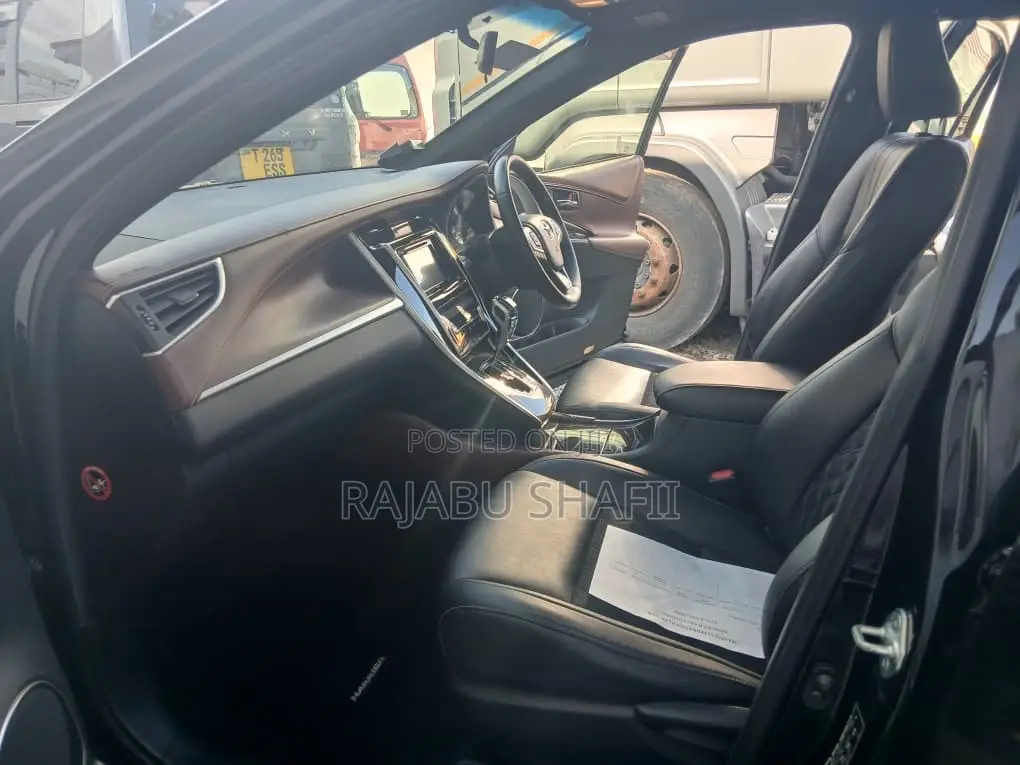 Toyota Harrier 2.0 2015 Black