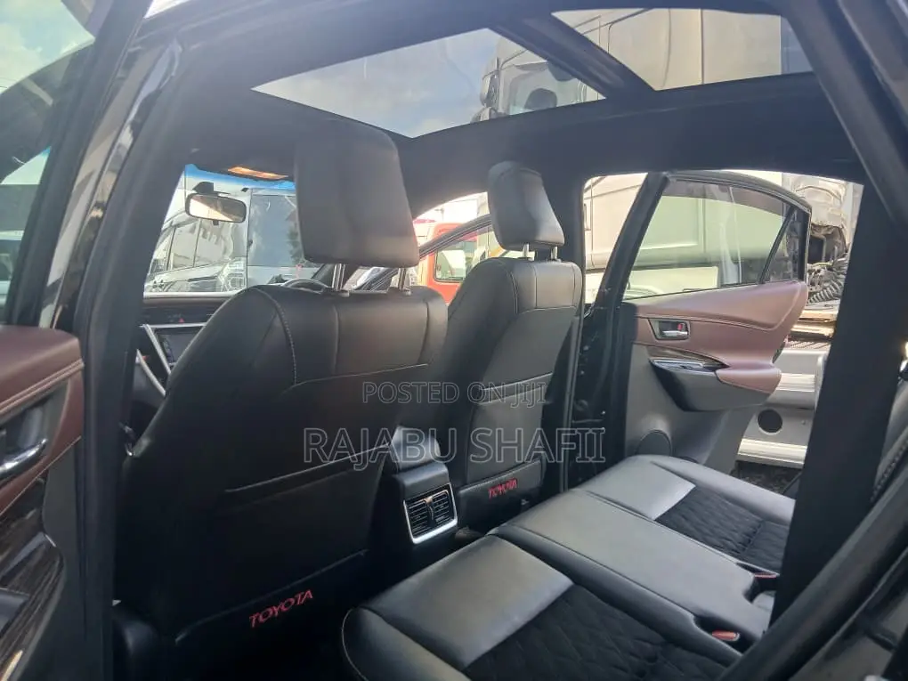 Toyota Harrier 2.0 2015 Black