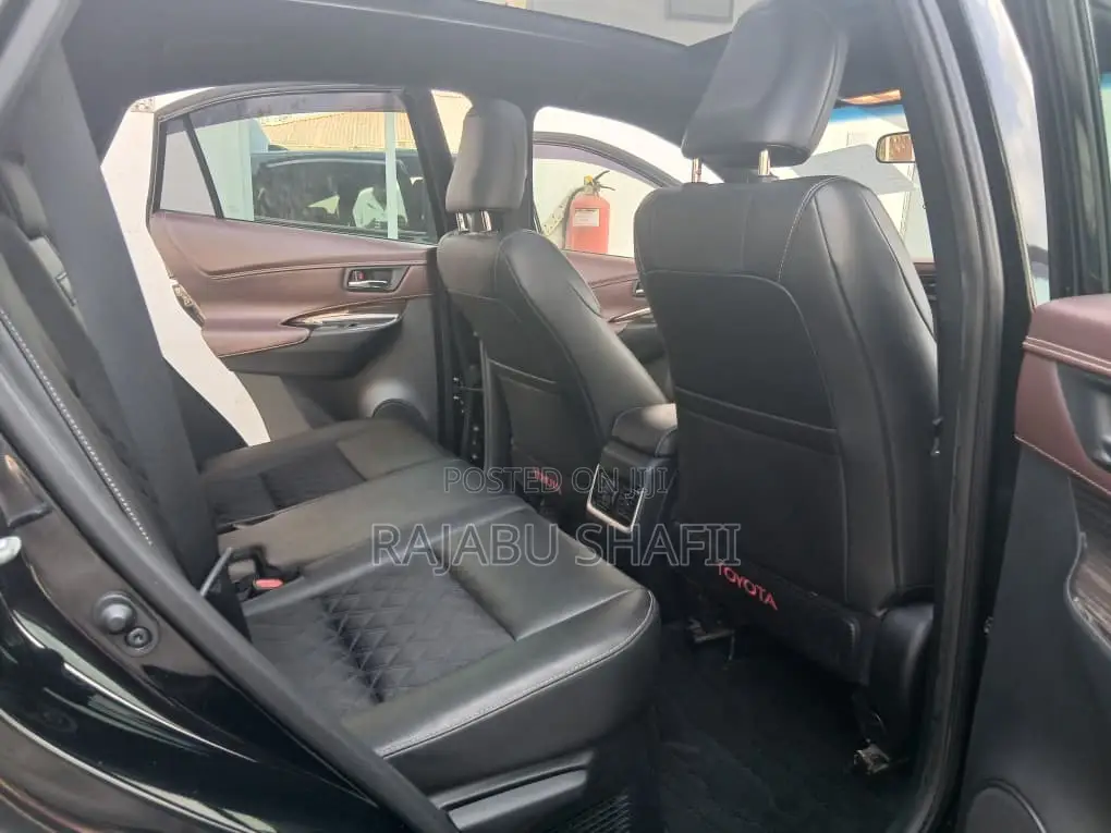 Toyota Harrier 2.0 2015 Black