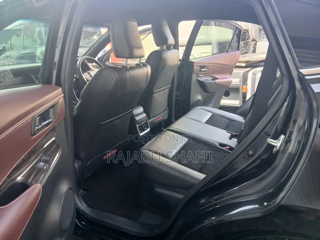 Toyota Harrier 2.0 2015 Black