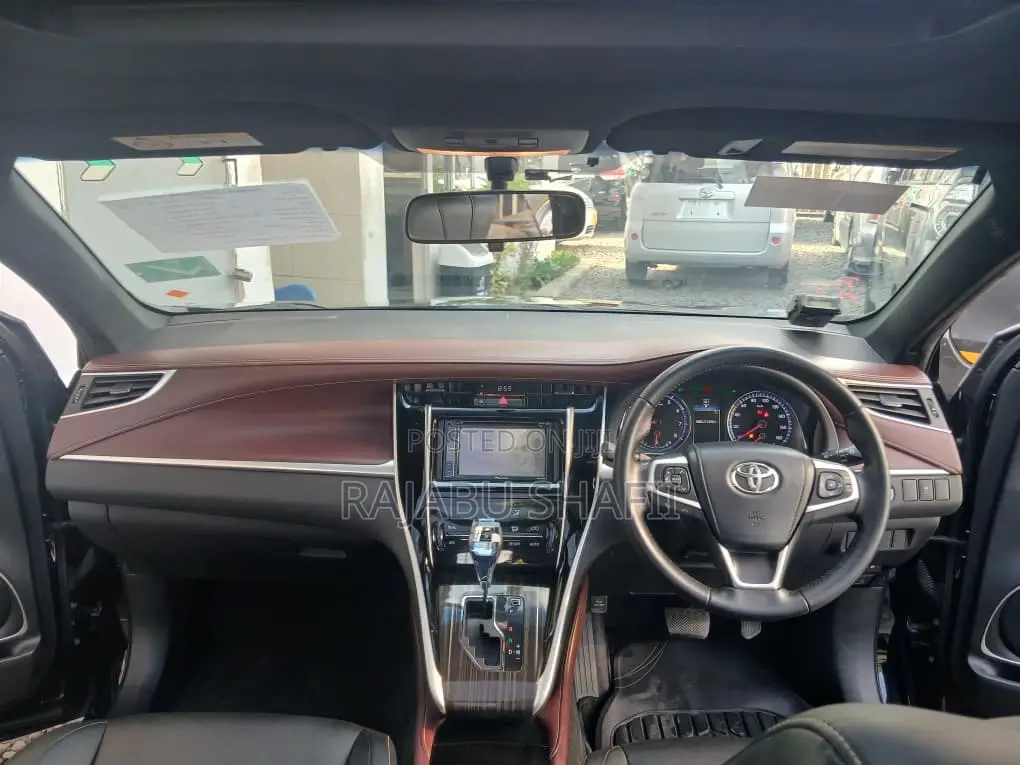Toyota Harrier 2.0 2015 Black