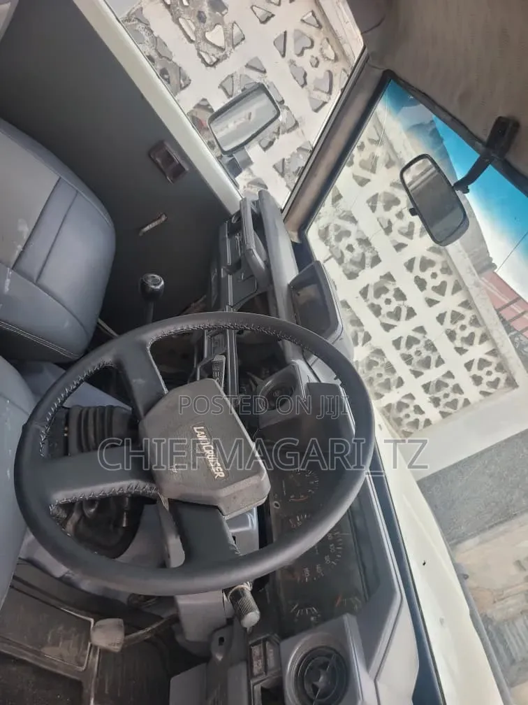 Toyota Land Cruiser 1998 White