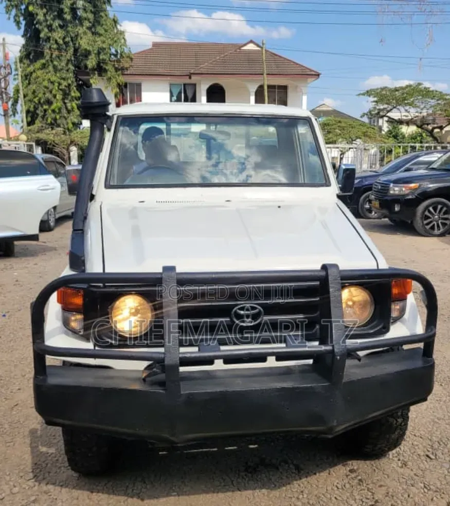 Toyota Land Cruiser 1998 White