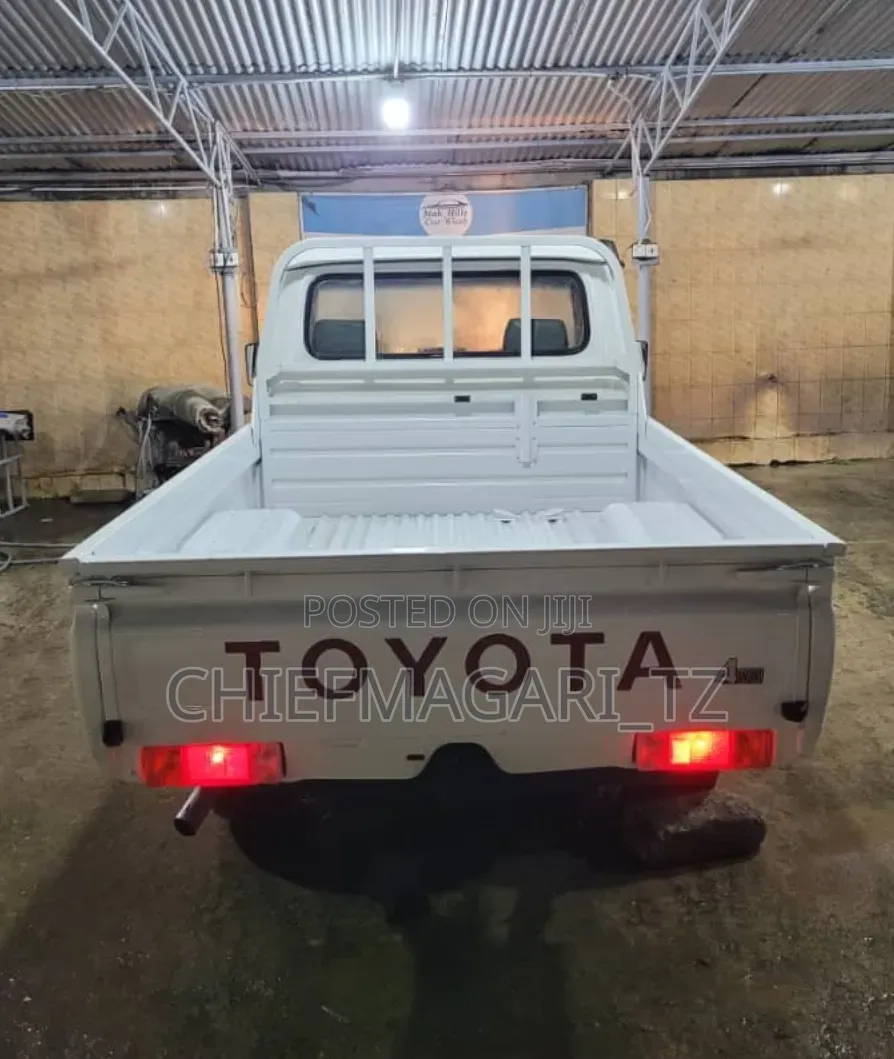 Toyota Land Cruiser 1998 White