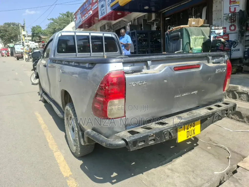 Toyota Hilux 2019 Silver