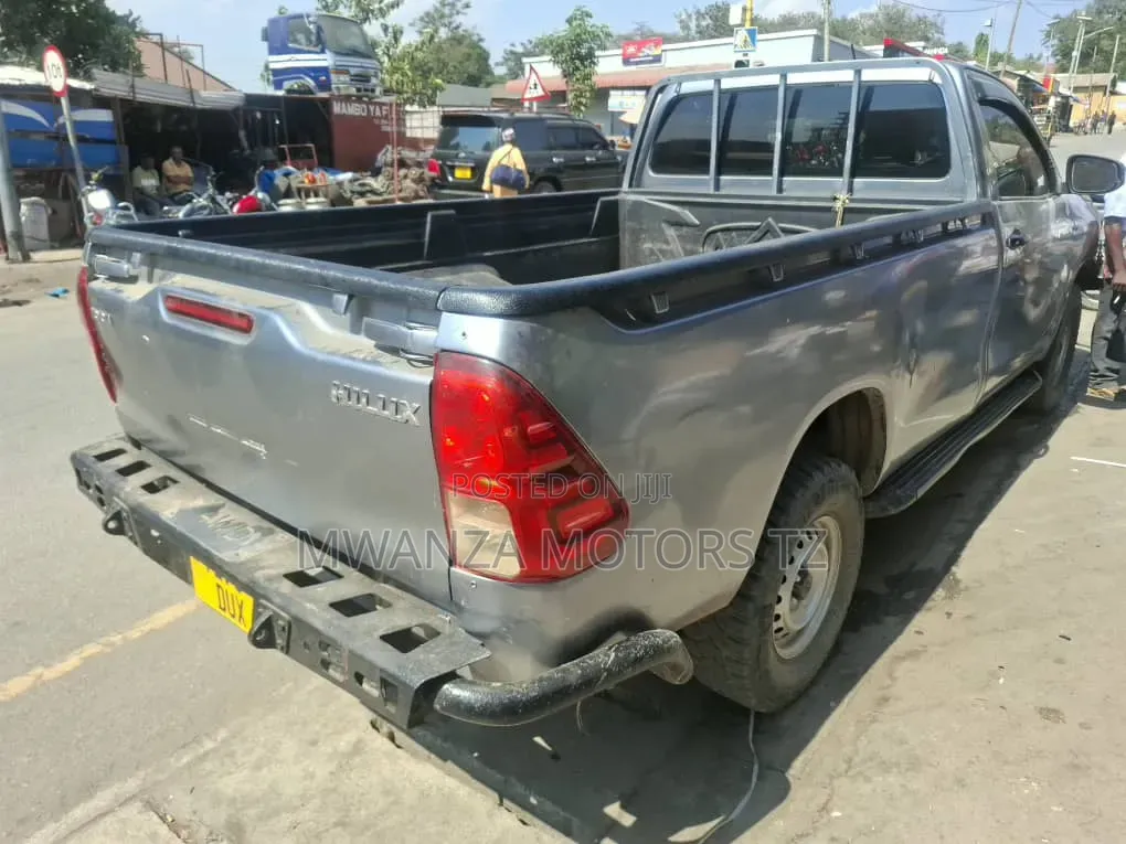 Toyota Hilux 2019 Silver