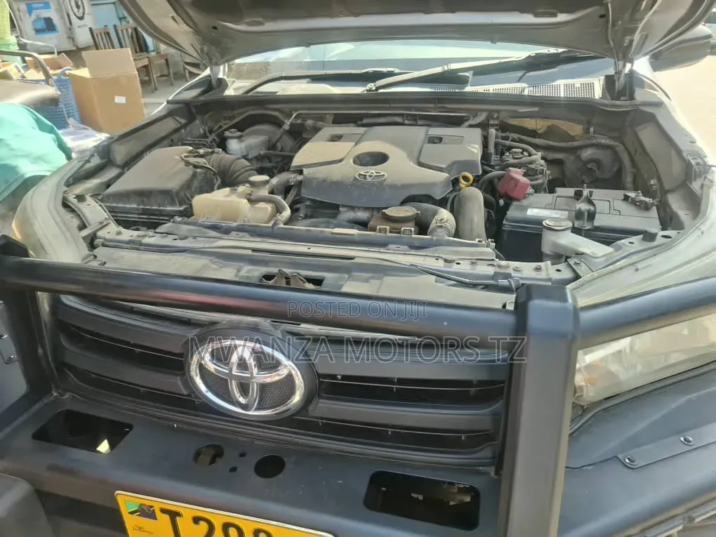 Toyota Hilux 2019 Silver