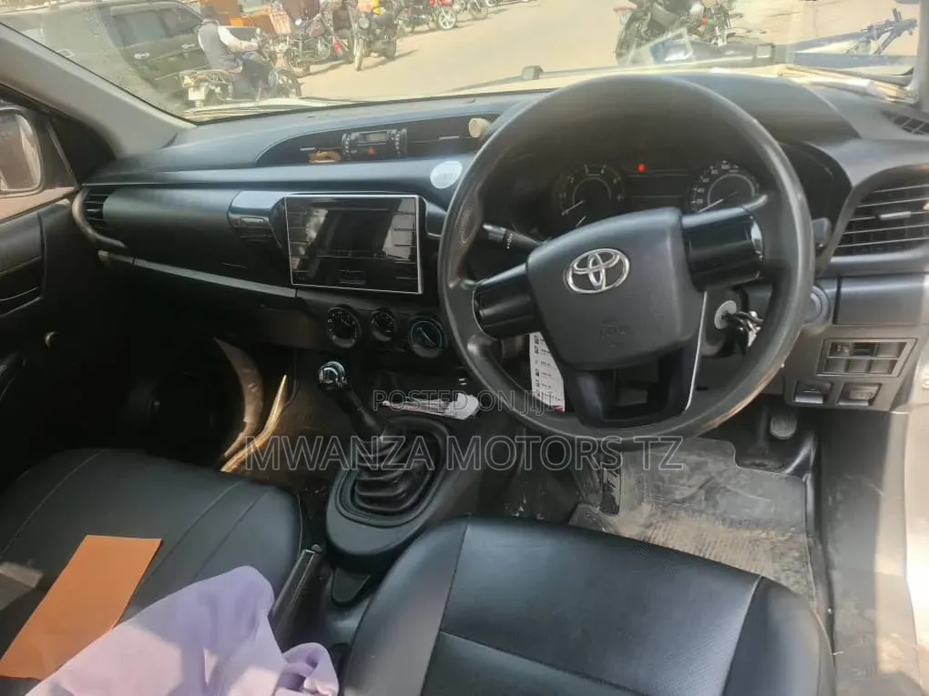 Toyota Hilux 2019 Silver