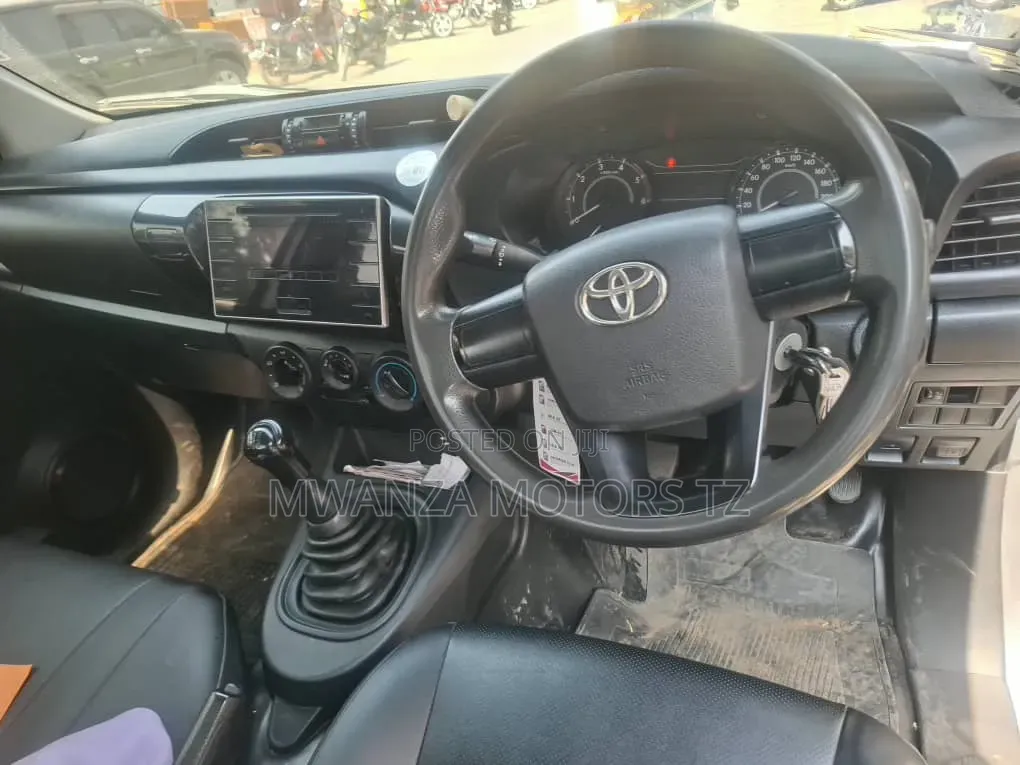 Toyota Hilux 2019 Silver