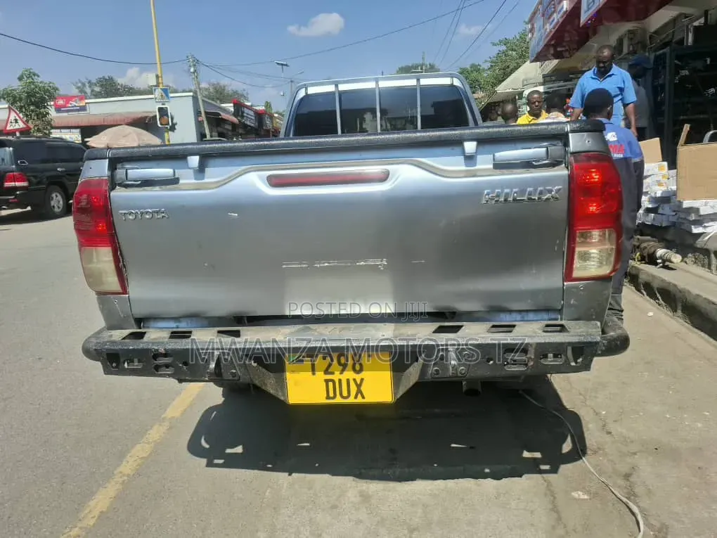 Toyota Hilux 2019 Silver