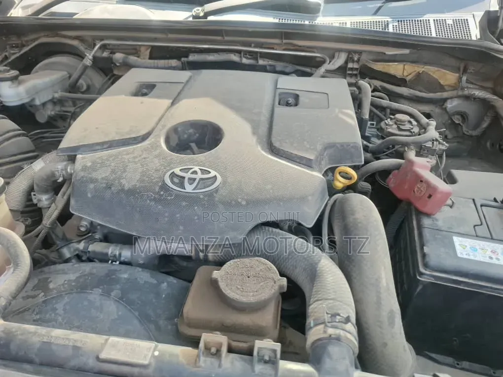 Toyota Hilux 2019 Silver